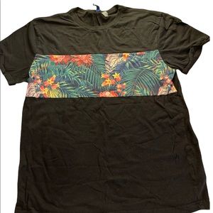 (GUC)H&M- Tropical Partial T-shirt, Size Medium, Divided Line by H&M